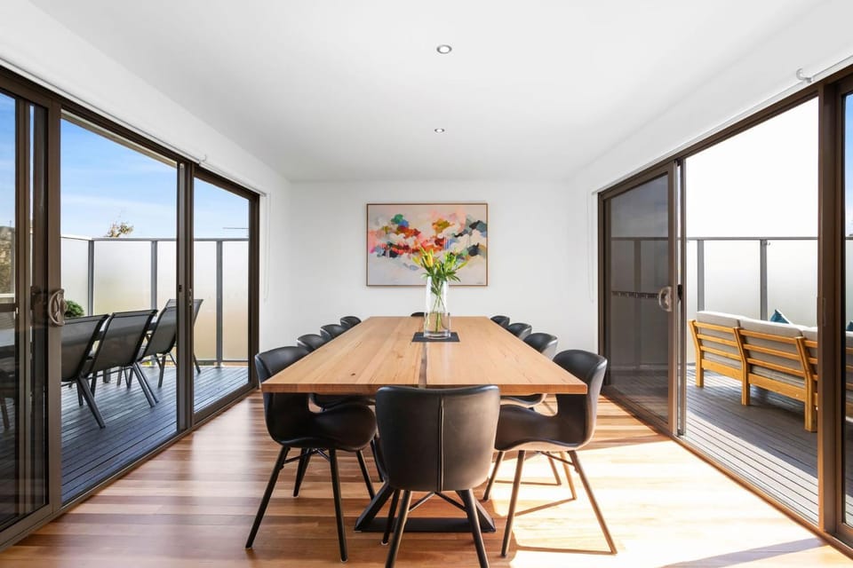 Coastal Offshore Views House in Torquay