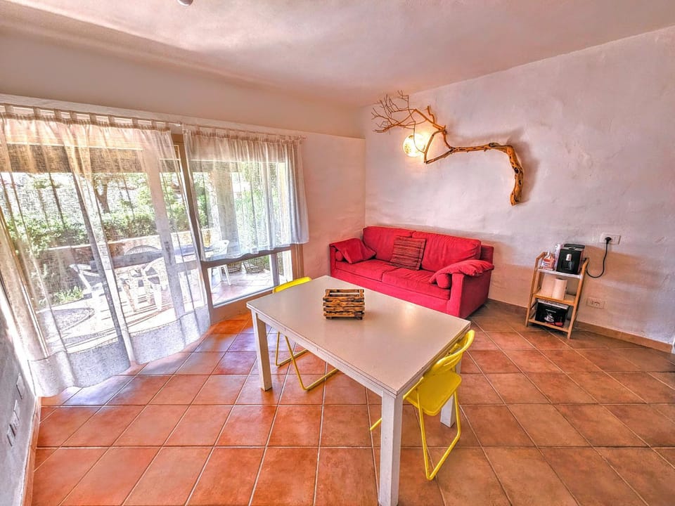 Day, TV and multimedia, Kitchen or kitchenette, Living room, Seating area, Dining area, Meals, oven, kitchen