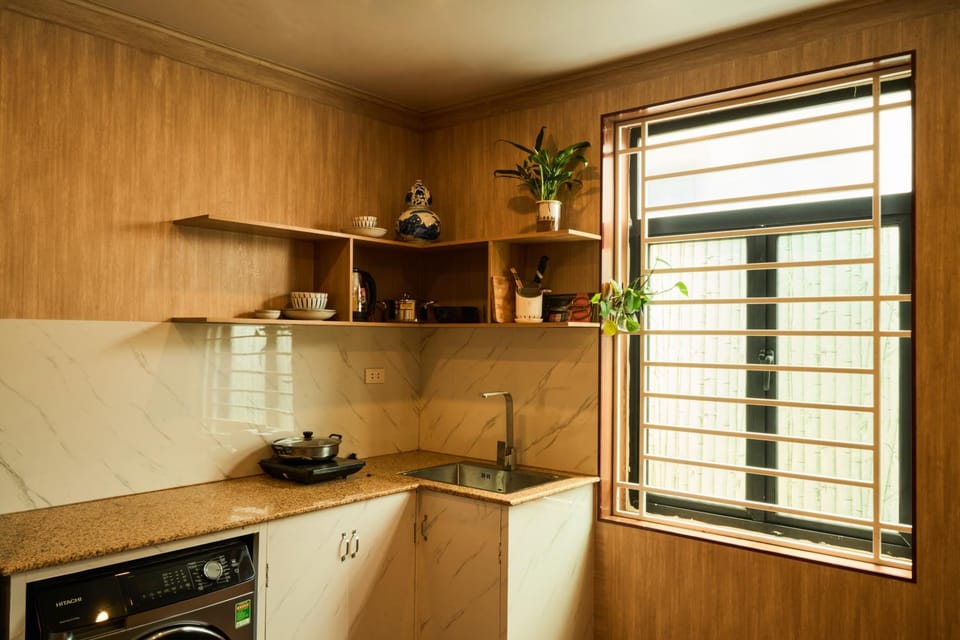 Căn hộ 1 ngủ 1 khách ấm áp trong khu phố Linh lang sầm uất Apartment in Vietnam