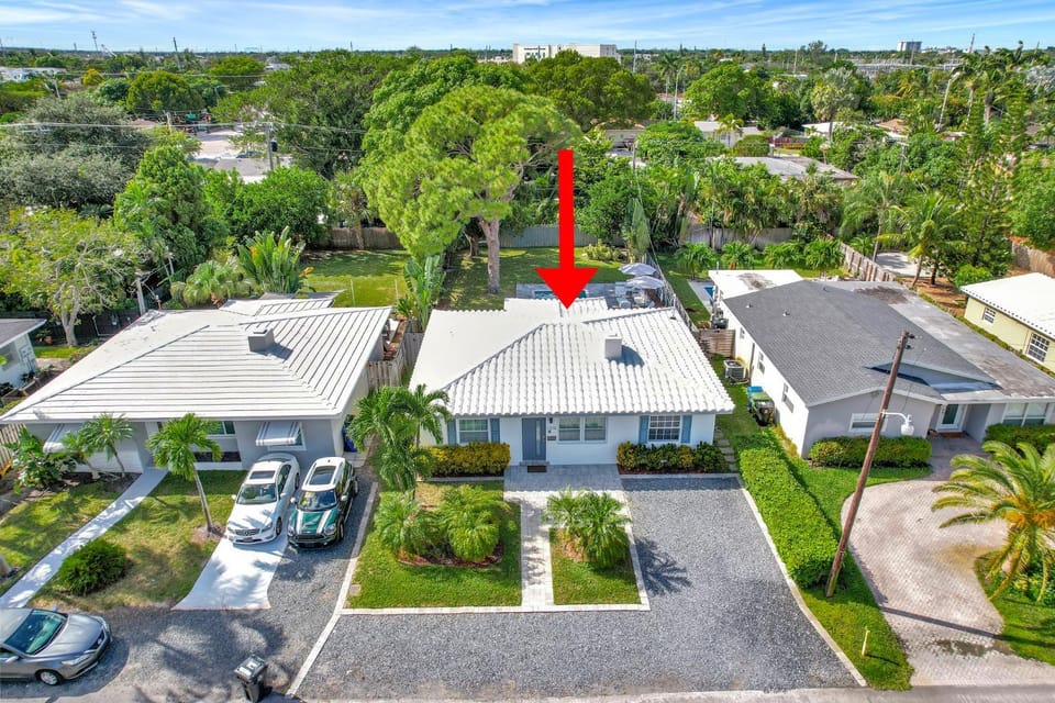 Property building, Spring, Day, Neighbourhood, Natural landscape, Bird's eye view, Street view, Location, Parking