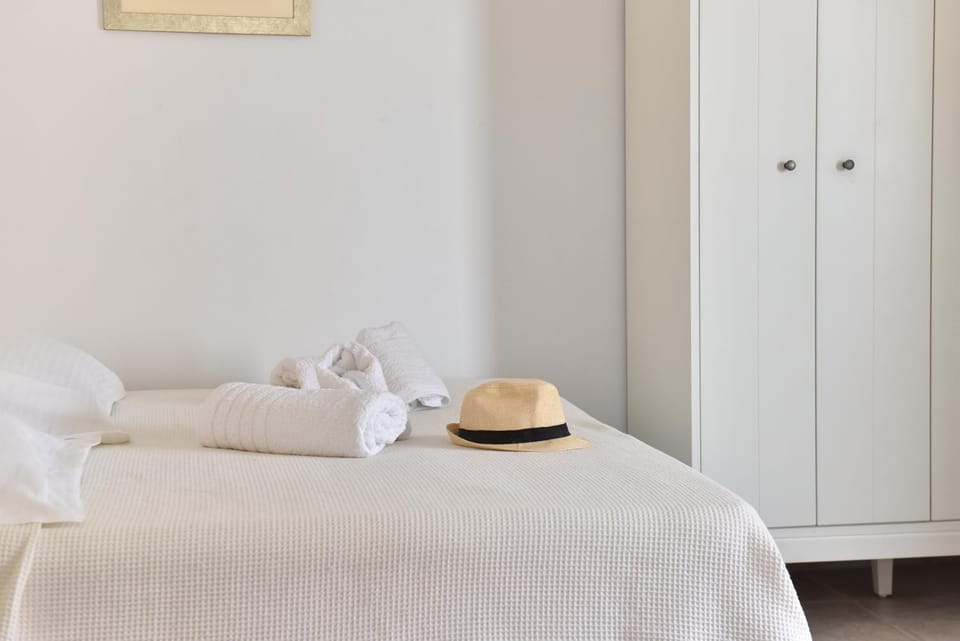Bed, Bedroom, towels, wardrobe