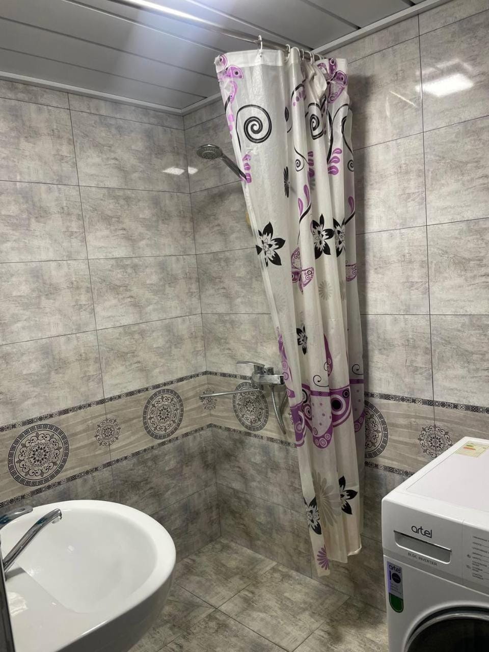 Shower, towels, towels, washing machine, washing machine