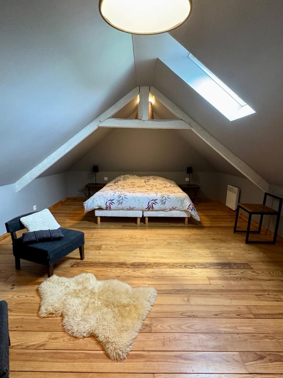 Bed, Photo of the whole room, Bedroom