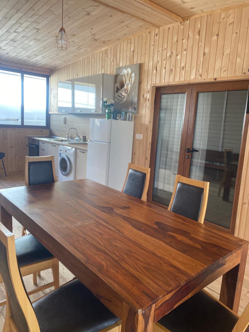 Kitchen or kitchenette, Decorative detail, Dining area, internet, washing machine