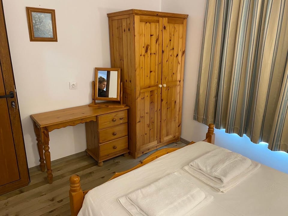 Bed, View (from property/room), Photo of the whole room, Bedroom, wardrobe