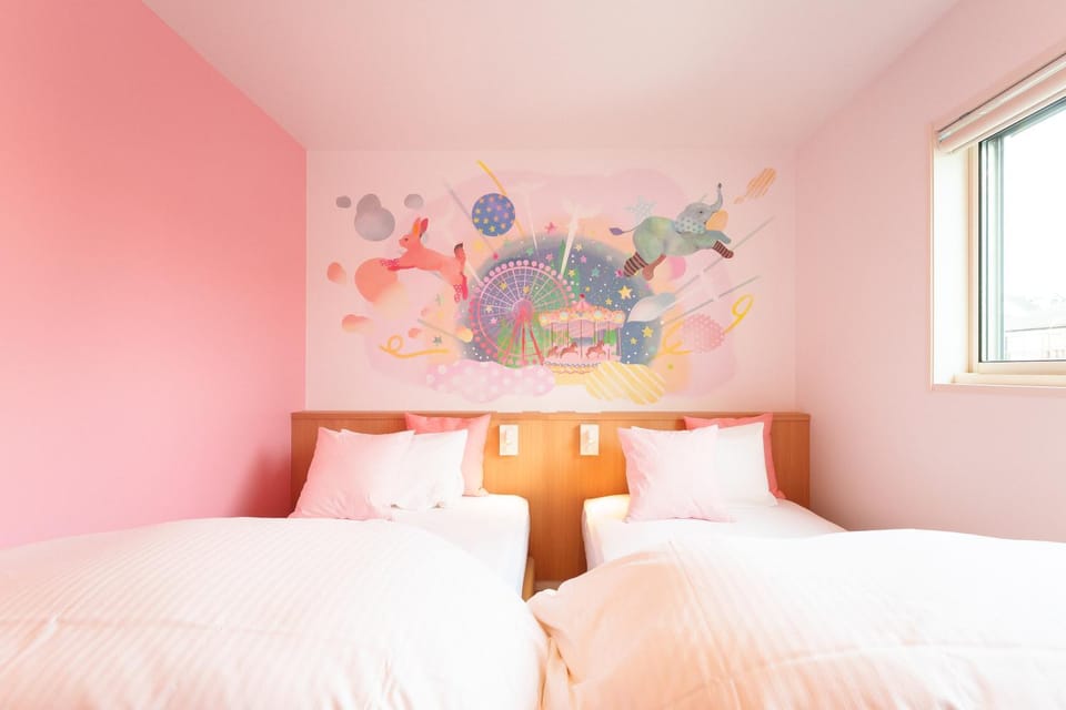 Bed, Photo of the whole room, Decorative detail, Bedroom