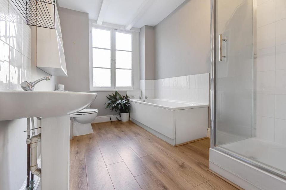 Ultra Luxury Central 2 BR Apartment By AltoLuxoExperience Short Lets & Serviced Accommodation With Free Wifi & Parking House in Bristol