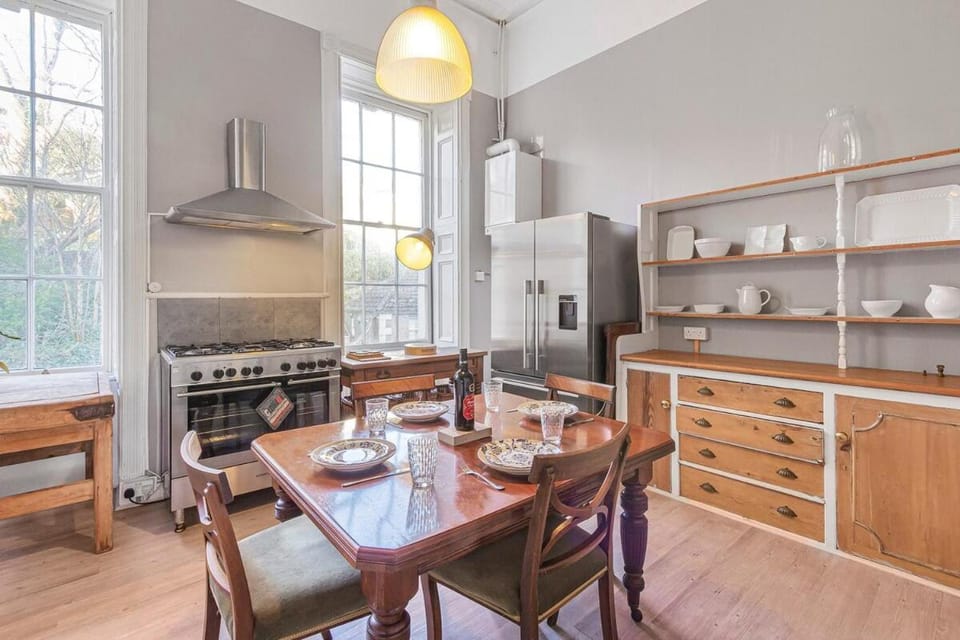 Ultra Luxury Central 2 BR Apartment By AltoLuxoExperience Short Lets & Serviced Accommodation With Free Wifi & Parking House in Bristol