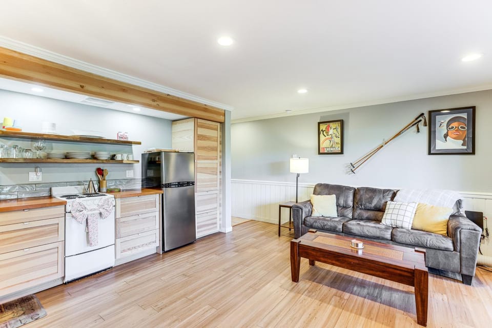Bend Basecamp! Condo w/ Pool Near Deschutes River House in Bend