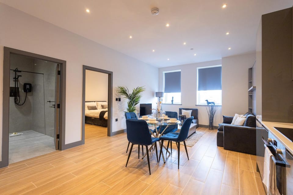 Bed, Seating area, Dining area