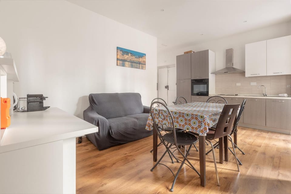Kitchen or kitchenette, Dining area, stove