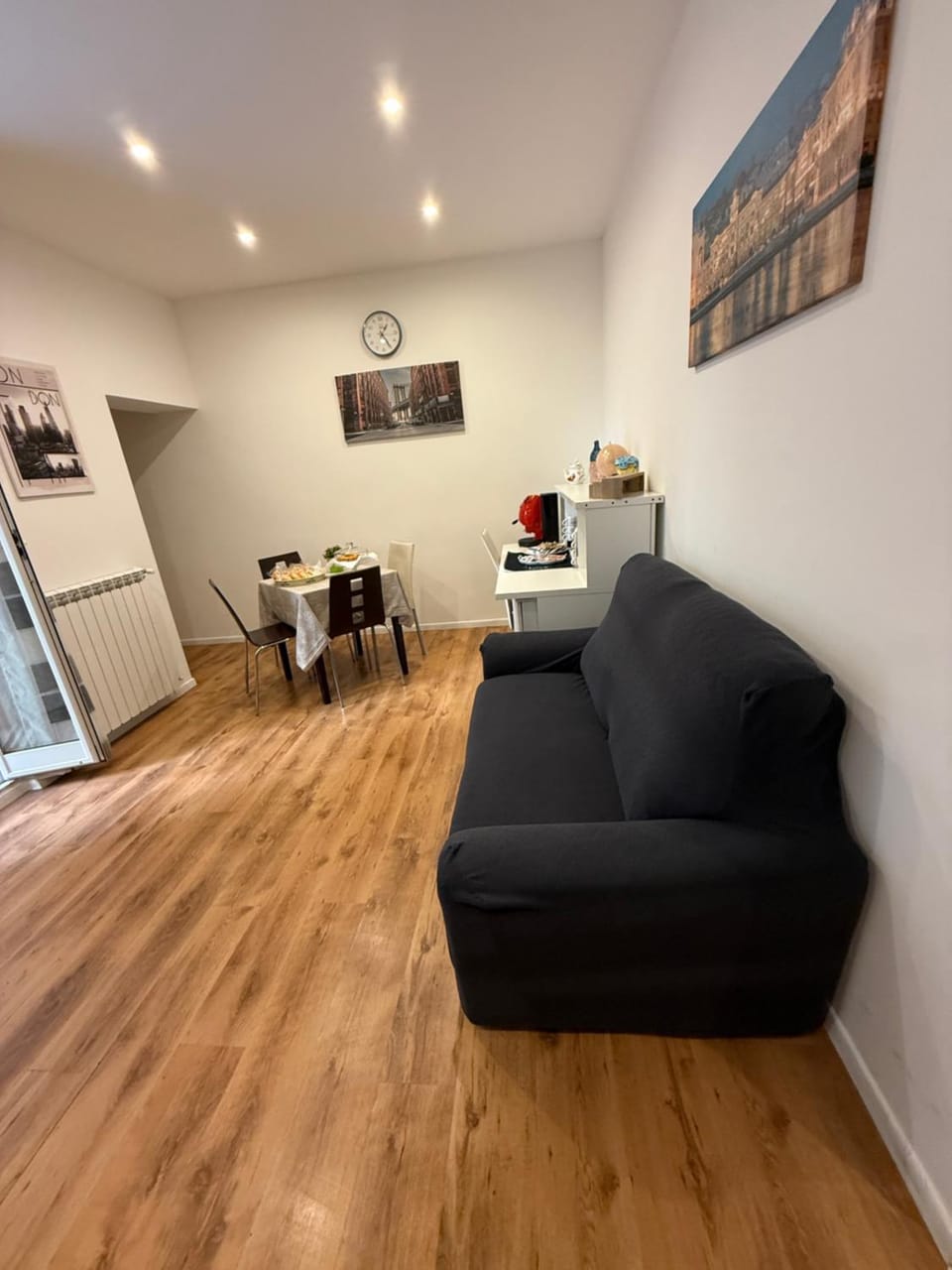 Kitchen or kitchenette, Seating area, Dining area