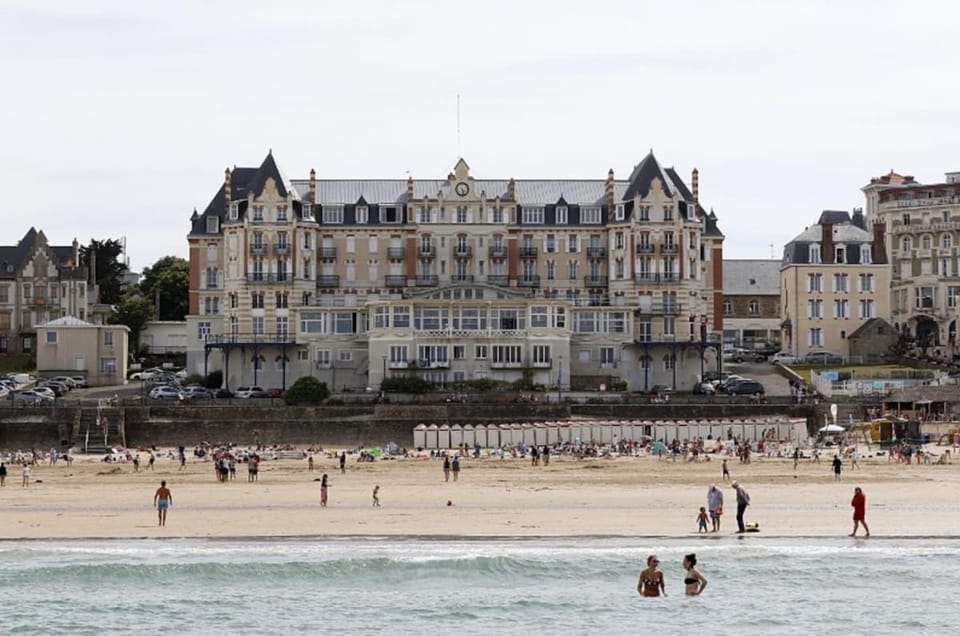 Studio lumineux avec terrasse à 200 m de la plage Apartment in Dinard