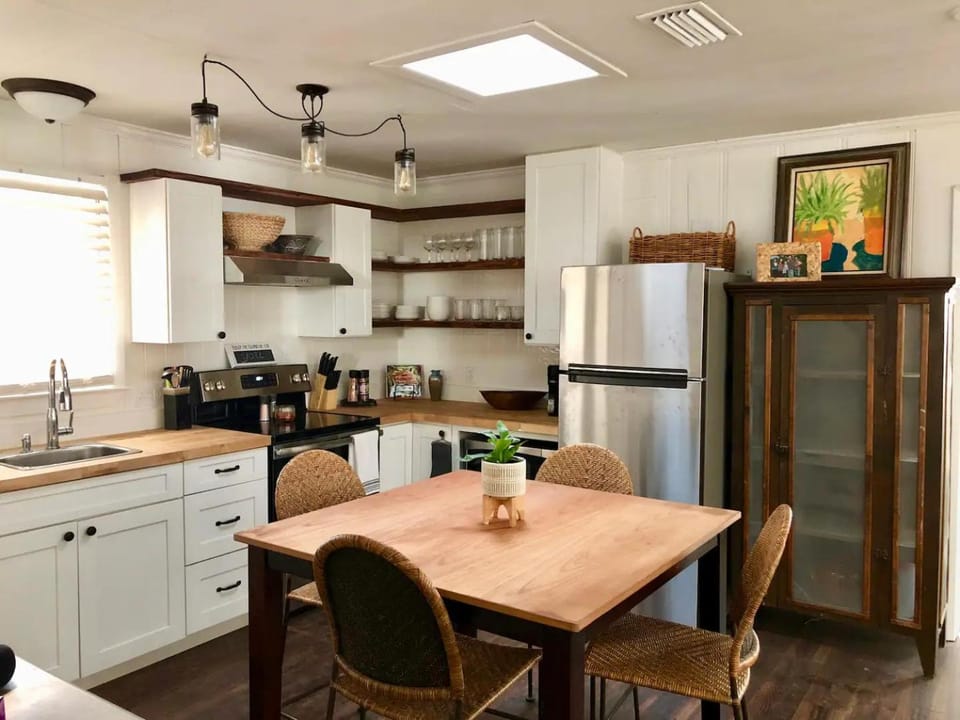 Surf Shack - Steps to the beach, lush fenced backyard by Beach Haven Vacation Rentals Apartment in Lower Grand Lagoon