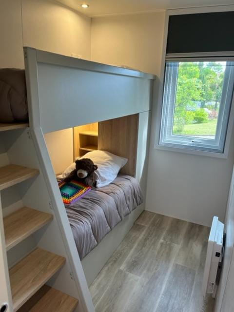 Bedroom, bunk bed