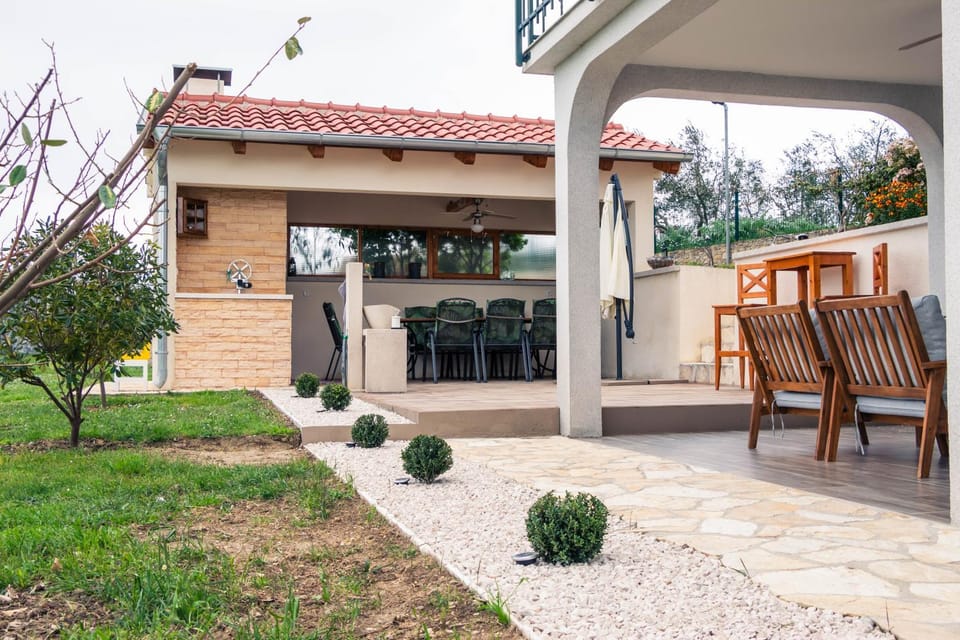 Patio, Dining area