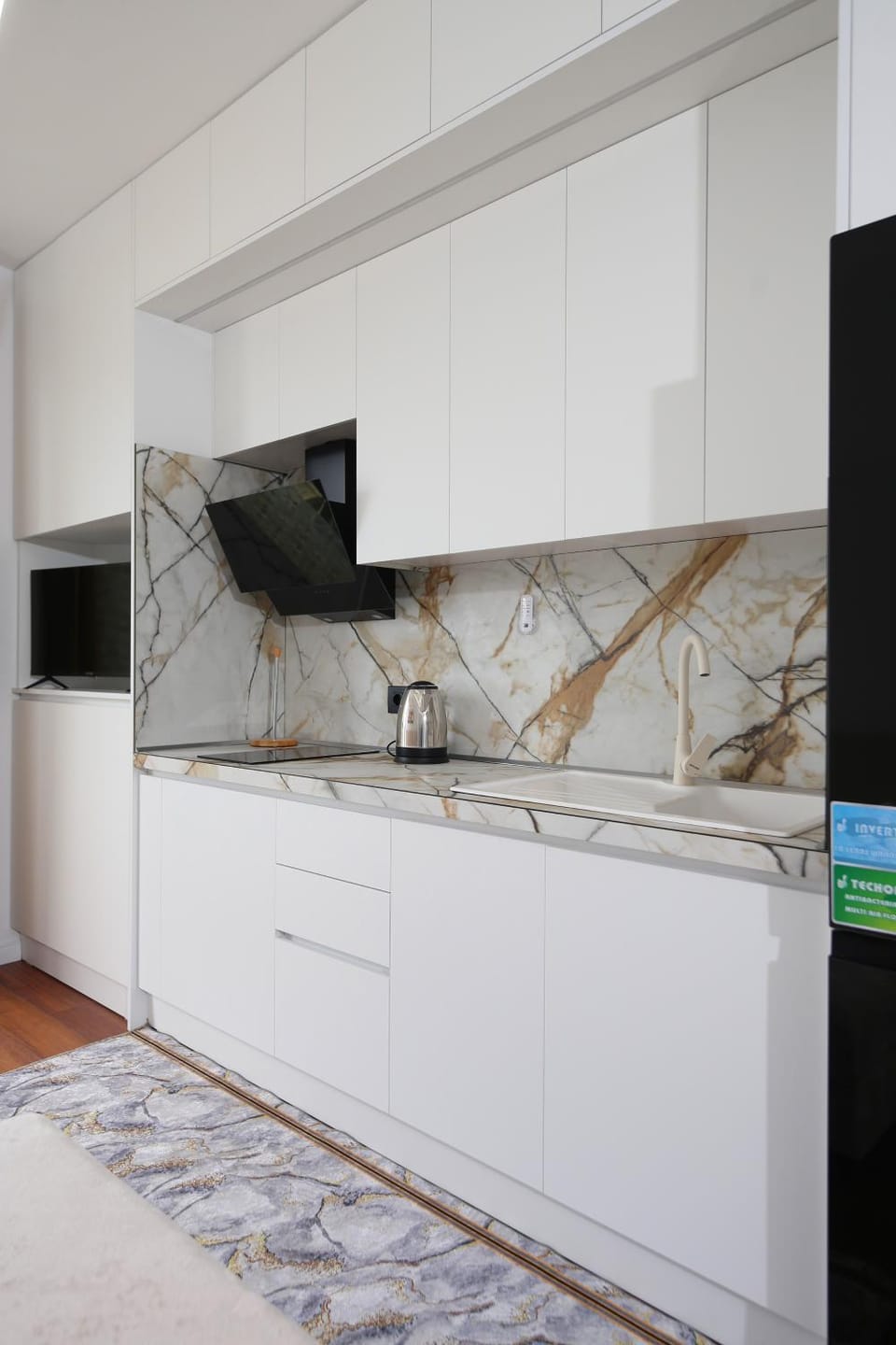 TV and multimedia, Coffee/tea facilities, Kitchen or kitchenette, Other, Photo of the whole room, Decorative detail, Breakfast, Breakfast, Continental breakfast, Facility for disabled guests, minibar, storage, storage, stove, wardrobe