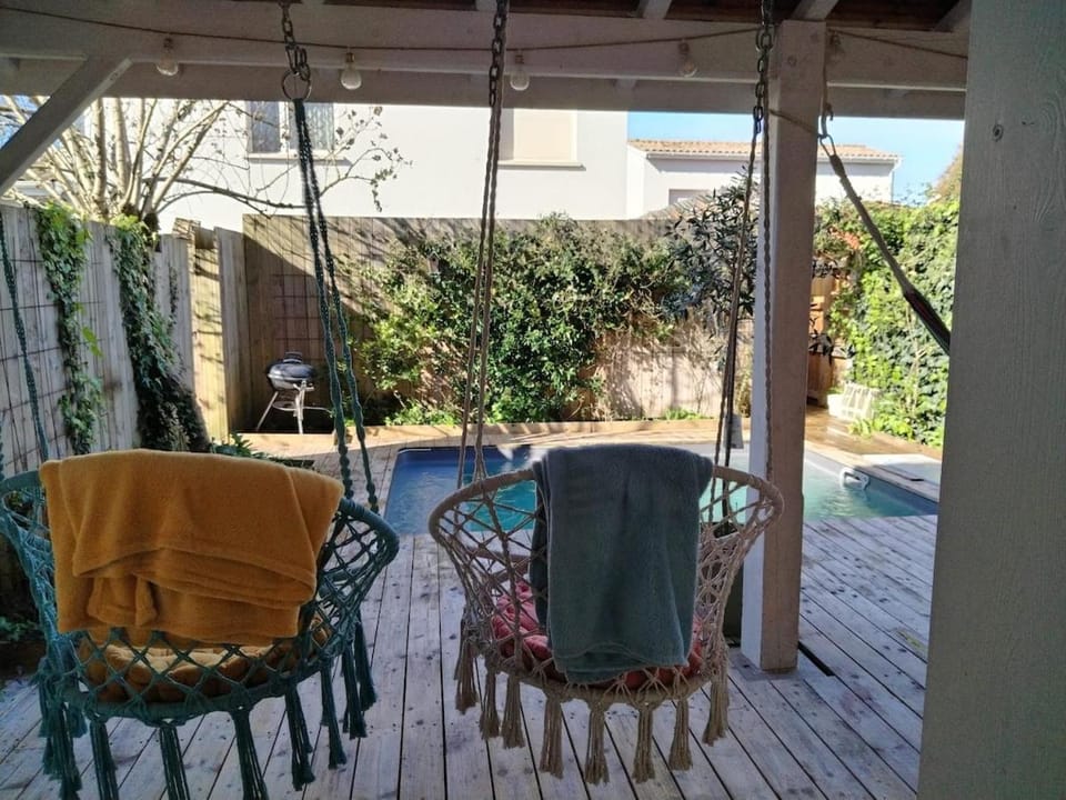 Little house in Bordeaux with pool House in Bordeaux