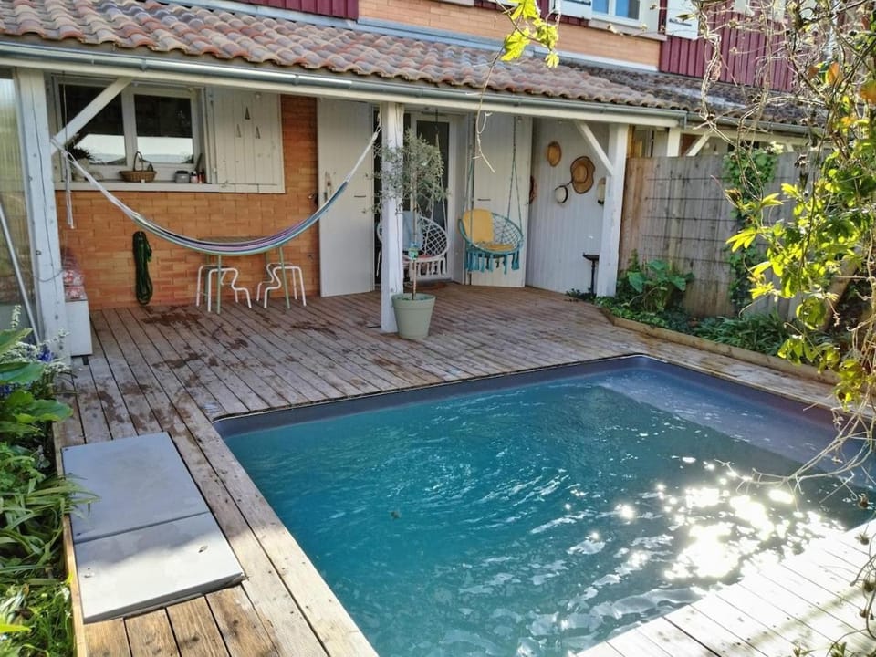 Little house in Bordeaux with pool House in Bordeaux