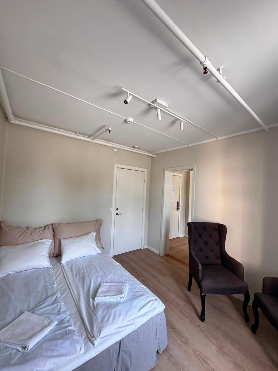 Bed, Living room, Bedroom