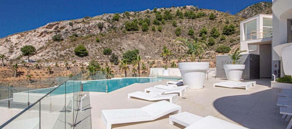 Mountain view, Pool view, Swimming pool, sunbed