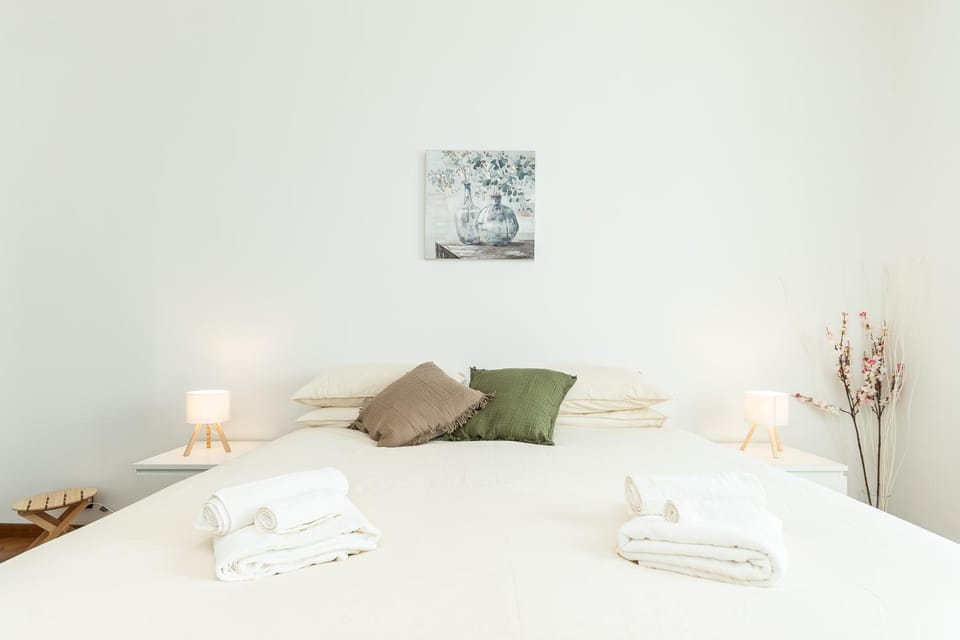 Bed, Photo of the whole room, towels