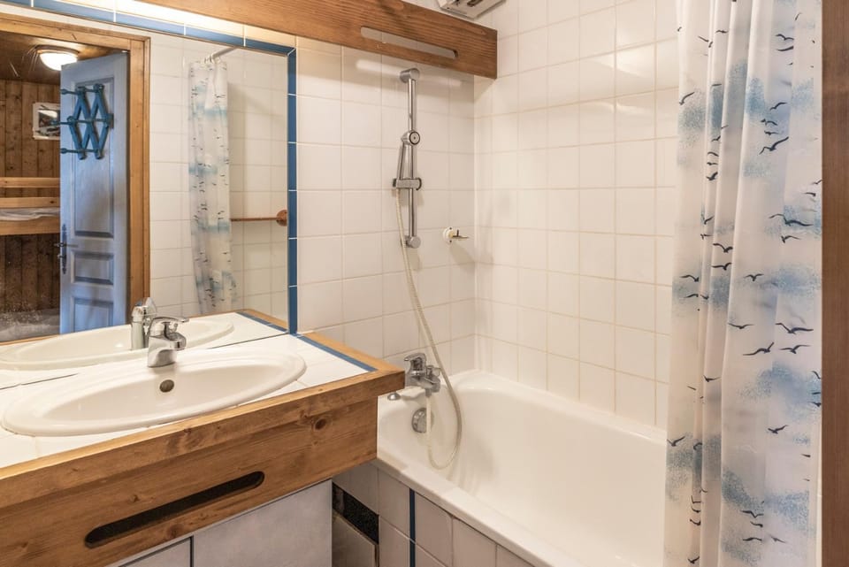 Bathroom, Living room