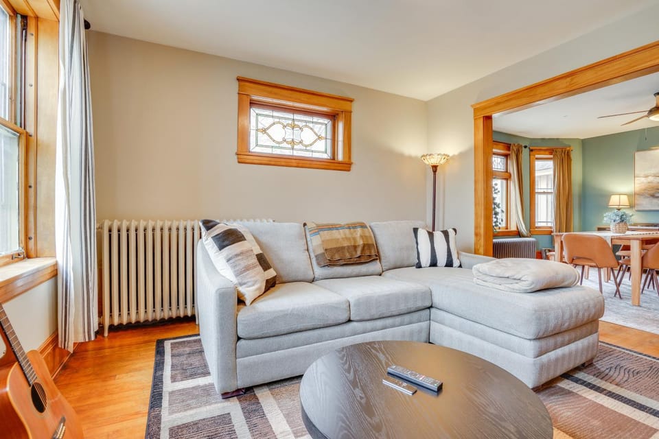 1 Mi to Como Park: WFH-Friendly Saint Paul Duplex! Apartment in Saint Paul