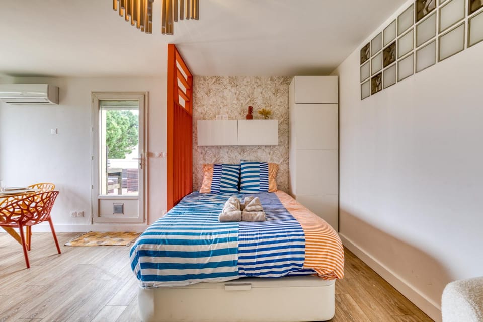 Living room, Bedroom