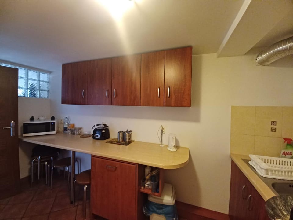 Kitchen or kitchenette, Dining area, dishwasher, microwave, oven, toaster