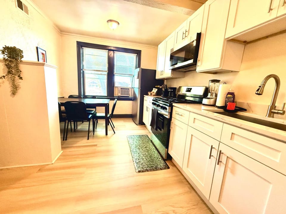 Kitchen or kitchenette, Dining area, oven, stove, toaster