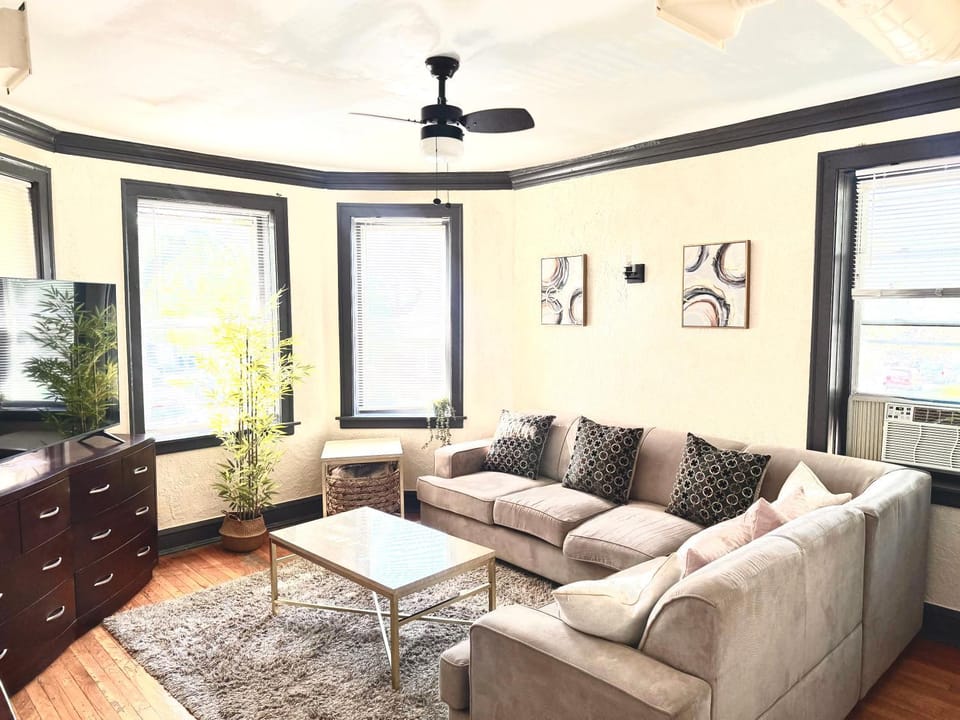 TV and multimedia, Living room, Seating area