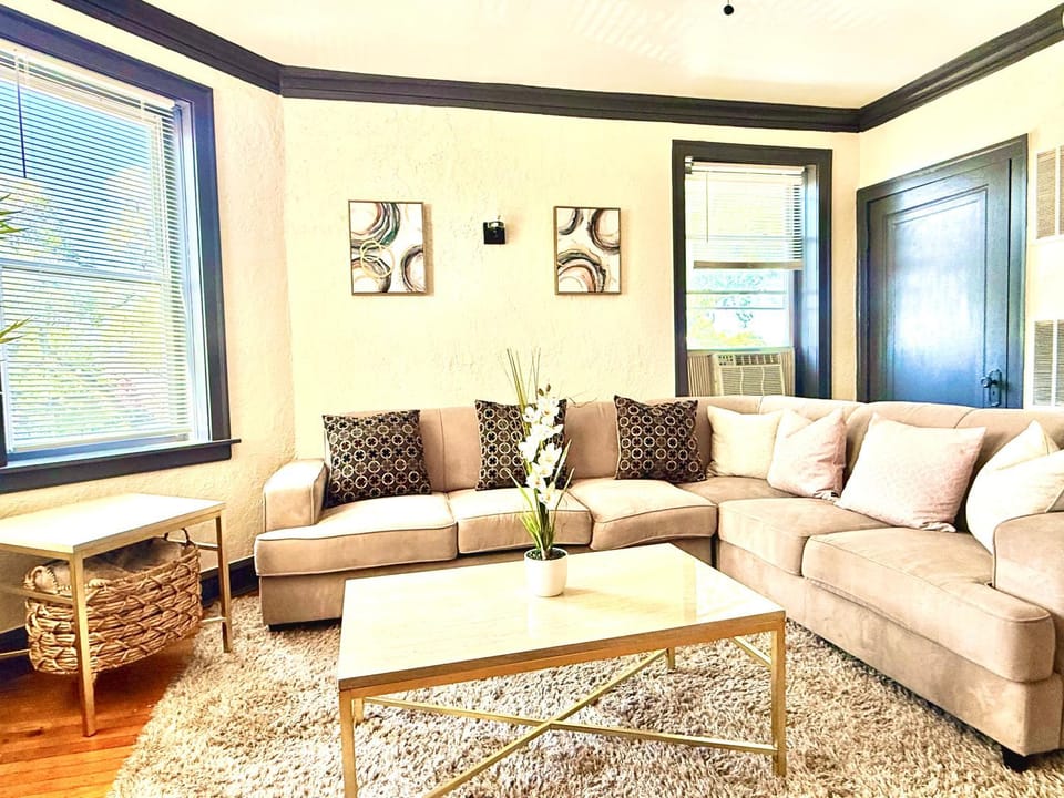 Bed, Living room