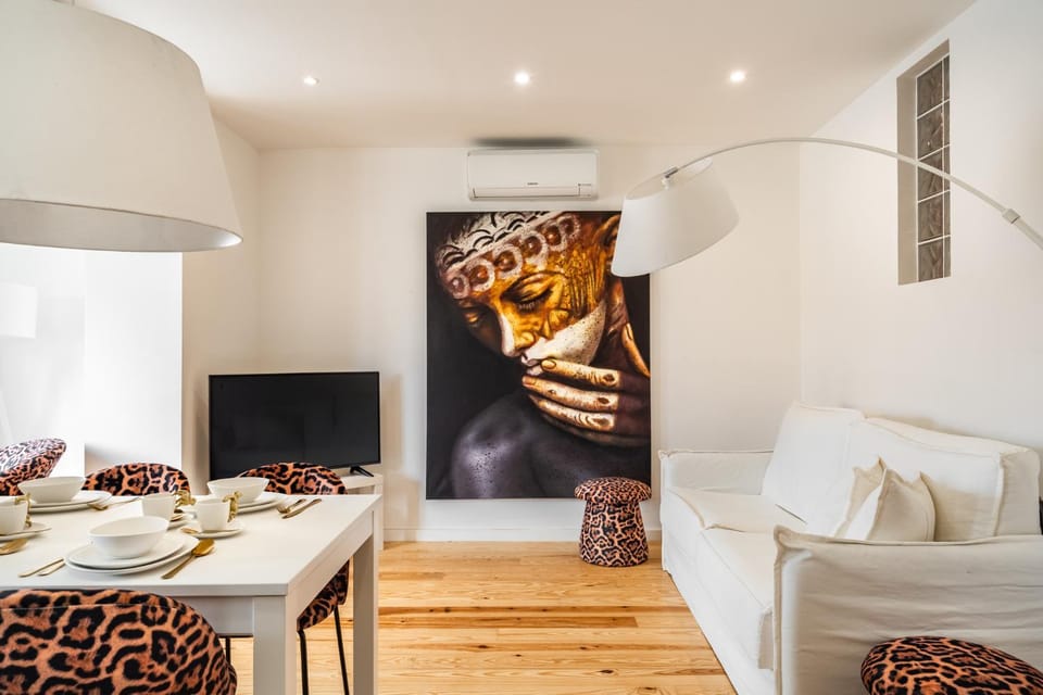 Communal lounge/ TV room, TV and multimedia, Living room