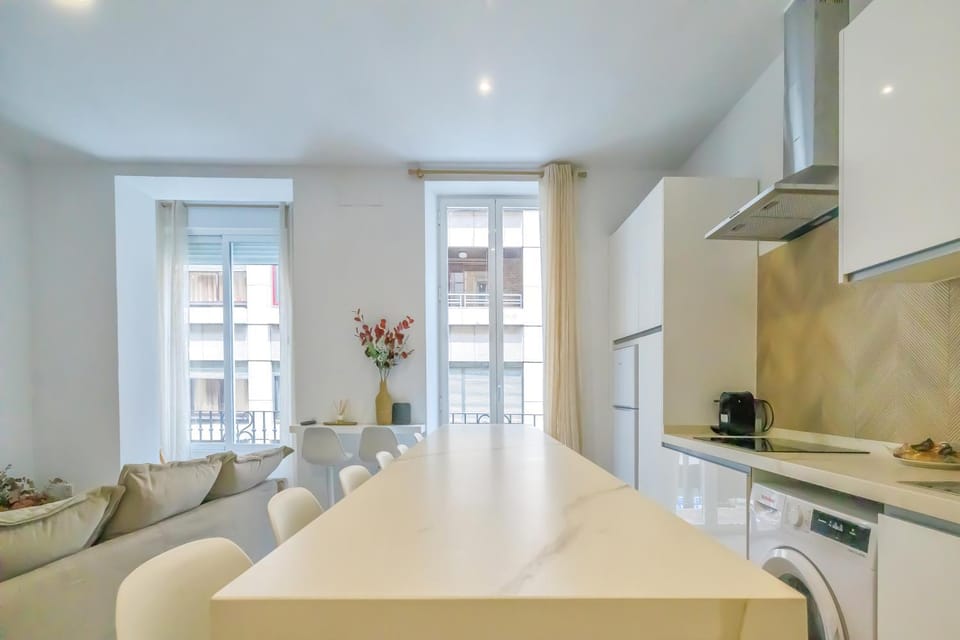 Kitchen or kitchenette, Living room, Dining area, heating, microwave, oven, pet friendly, washing machine, air conditioner