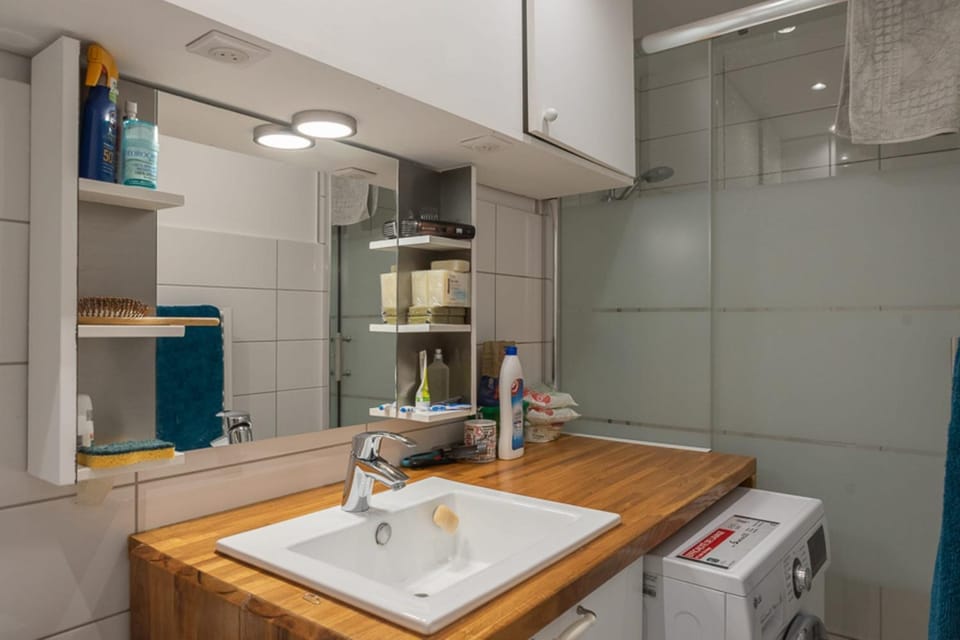 Apartment of 26 m2 near the park of Belleville Apartment in Paris