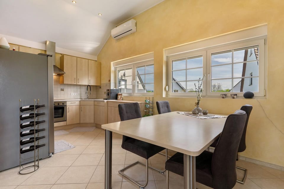 Property building, Kitchen or kitchenette, Living room