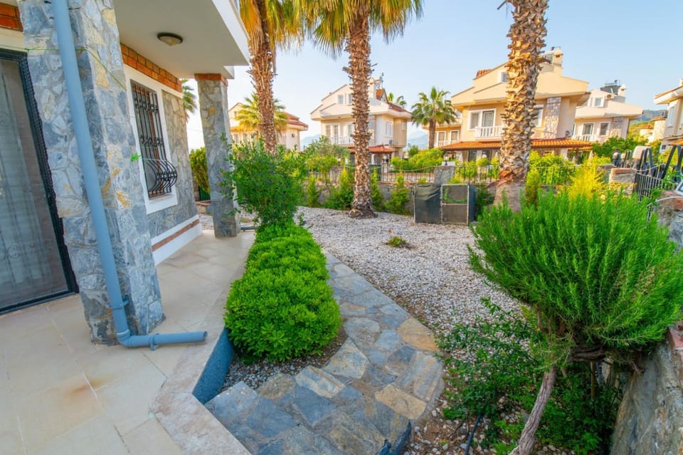 Property building, Spring, Day, Garden, Garden view