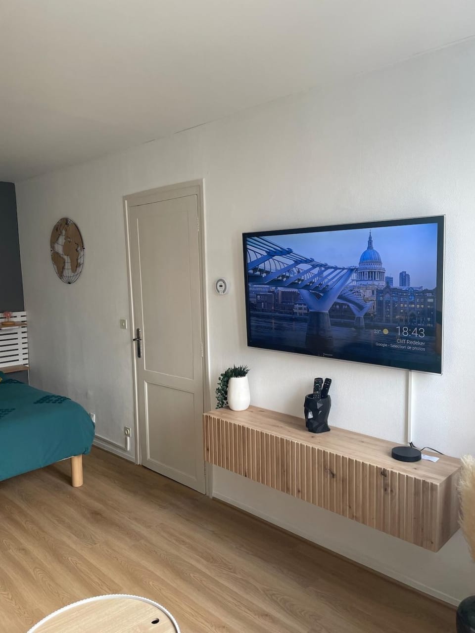 Communal lounge/ TV room, Bed, TV and multimedia, Photo of the whole room, Bedroom