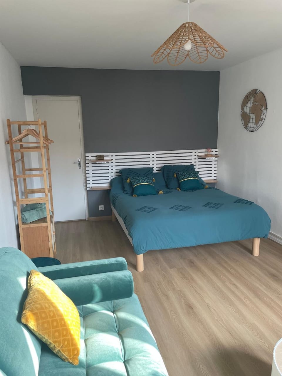 Bed, Living room, Photo of the whole room, Bedroom