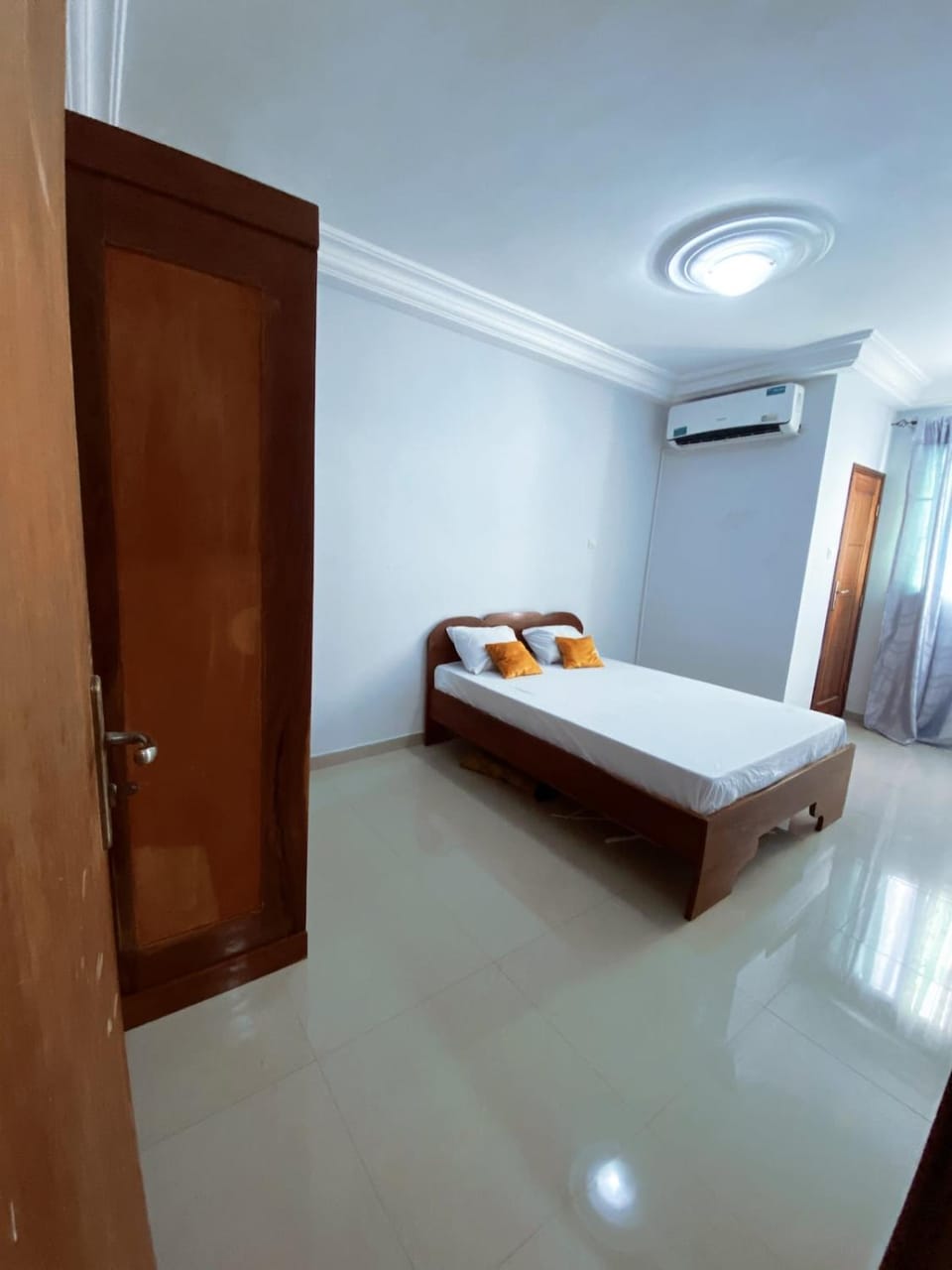 Bed, Bedroom, wardrobe, air conditioner