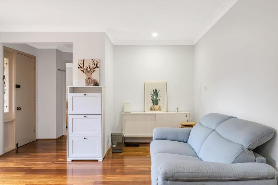59AG Abnb-Style Tranquil 3BR Home, Water with Private Fenced Yard House in Gladesville