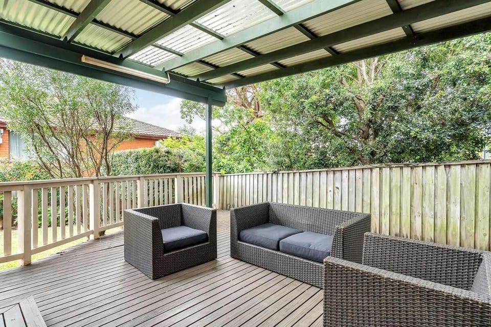 59AG Abnb-Style Tranquil 3BR Home, Water with Private Fenced Yard House in Gladesville