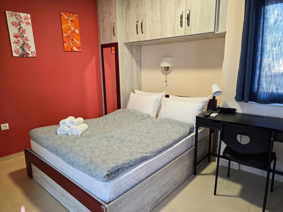 Bed, towels