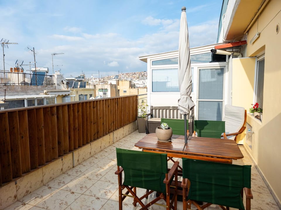 Patio, Day, Natural landscape, View (from property/room), Balcony/Terrace, Dining area, City view, Mountain view