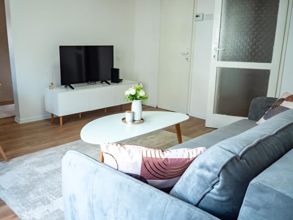 TV and multimedia, Seating area