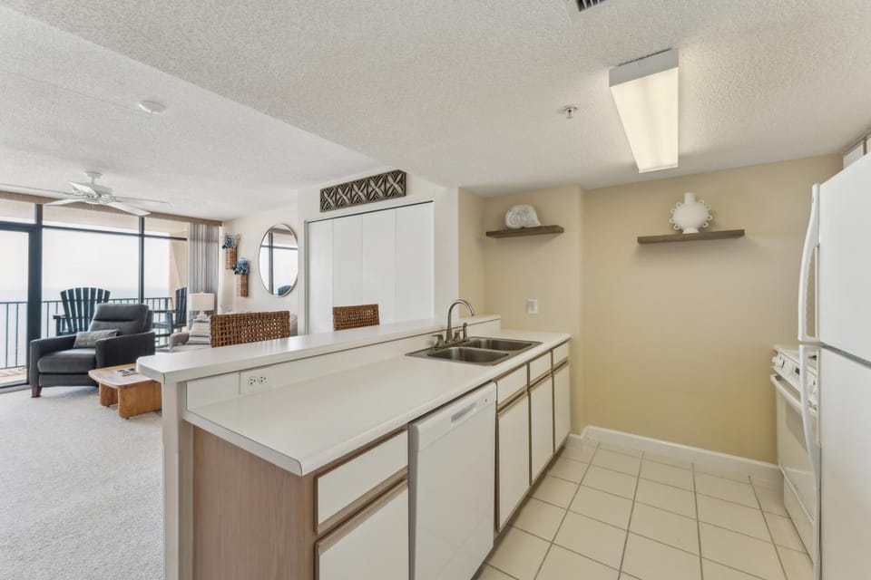 Stunning Ocean Views from the 10th Floor condo Apartment in North Myrtle Beach