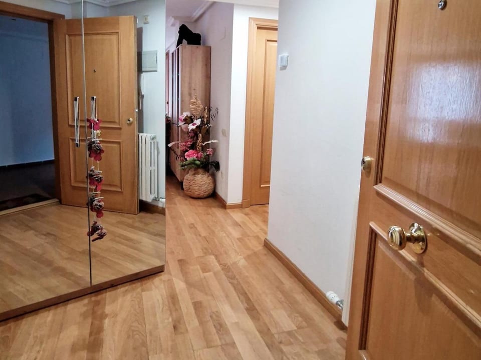 Facade/entrance, wardrobe