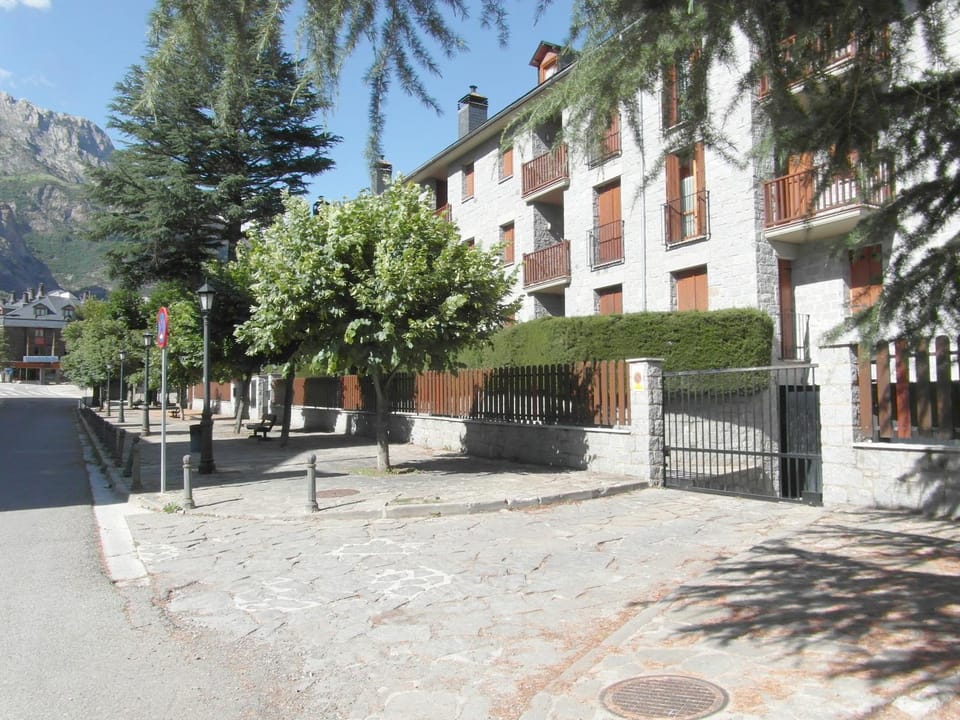 Property building, Neighbourhood, Street view