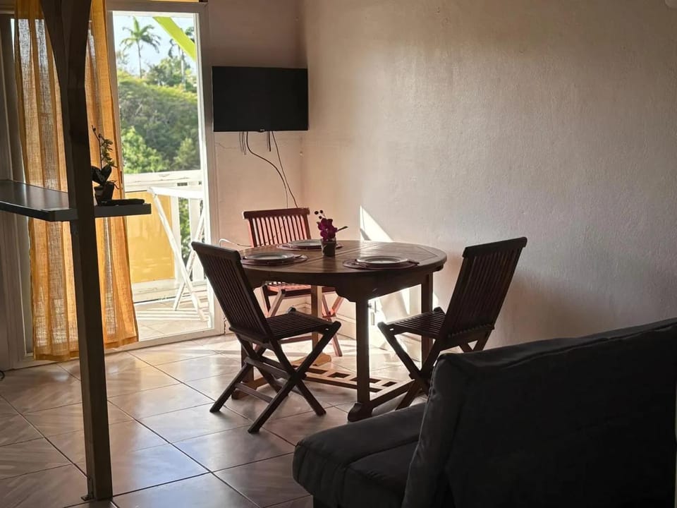 Appartement équipé à Le Gosier avec piscine - 30 m² Apartment in Le Gosier